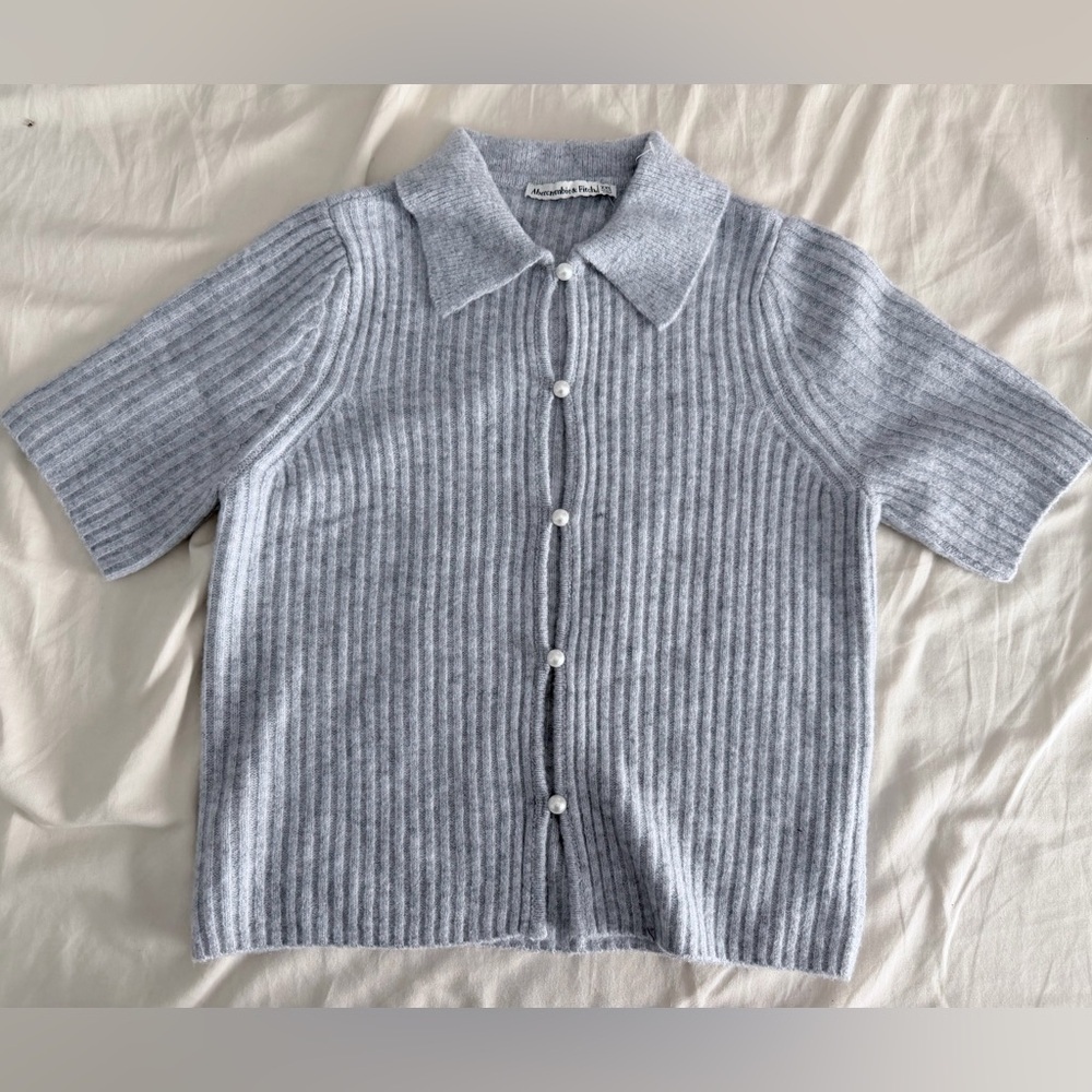 Abercrombie gray short sleeve cardigan top nwot xxs